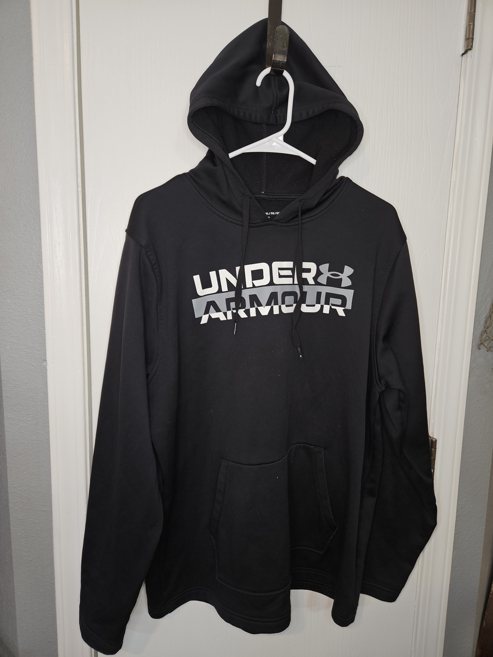 Under Armour Men’s Black Logo Pullover Hoodie